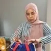Tya Ariestya Unboxing Hampers Ultah Rayyanza, Berisi Tumblr Unik dan Patung Beruang Lucu