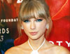Taylor Swift Tampil Elegan Dengan Gaun Separuh Transparan