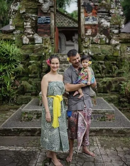 Ultah Atiqa Hasiholan Rio Dewanto Ajak Keluarga Kecil Ke Bali Kapanlagi Com