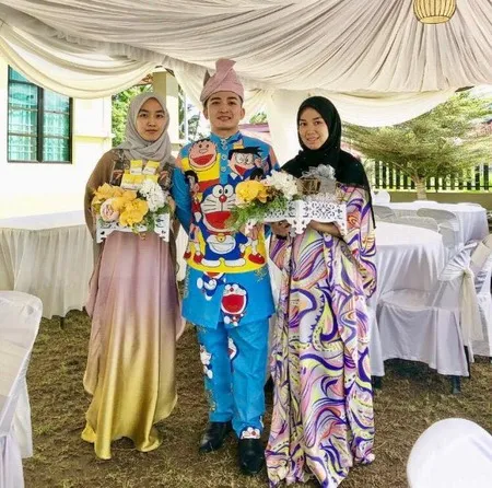 Unik Pria Ini Menikah Dengan Menggunakan Baju Bermotif Doraemon M Kapanlagi Com