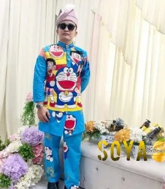 Unik Pria Ini Menikah Dengan Menggunakan Baju Bermotif Doraemon M Kapanlagi Com