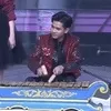 Valen Unjuk Kebolehan Main Gamelan di Panggung D'Academy 7
