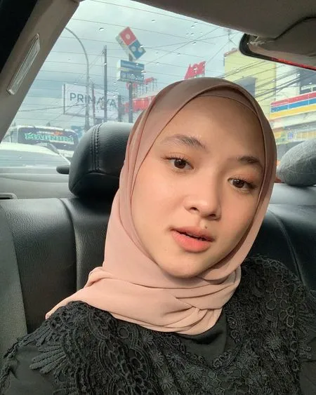 Wajahnya Disorot Netizen, Ini 8 Potret Nissa Sabyan Jerawatan dan Tanpa Make Up: Jerawat Kehamilan?