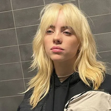 Weekly Hot IG: Chrissy Teigen Nekat Pose Topless Bareng Anak - Billie Eilish Mendadak Blonde