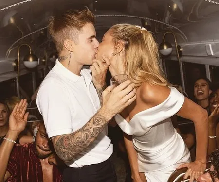 Weekly Hot IG: Foto Lucu Stormi Webster - Kemesraan Brooklyn Beckham dan Nicola Peltz