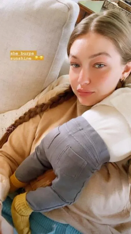 Weekly Hot IG: Foto Selfie Gigi Hadid Bareng Bayinya - Pose Bugil Miley Cyrus yang Bikin Heboh