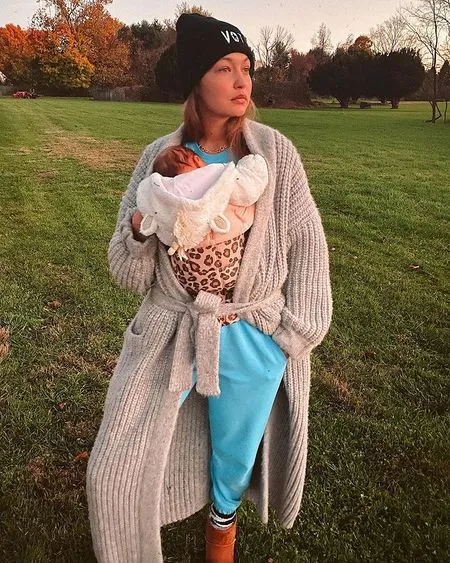 Weekly Hot IG: Foto Terbaru Bayi Gigi Hadid - Puisi Romantis Kanye West untuk Kim Kardashian