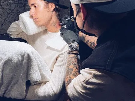 Weekly Hot IG: Tato Baru Justin Bieber - Foto Hot Kylie Jenner Pamer Abs dan Body Goals