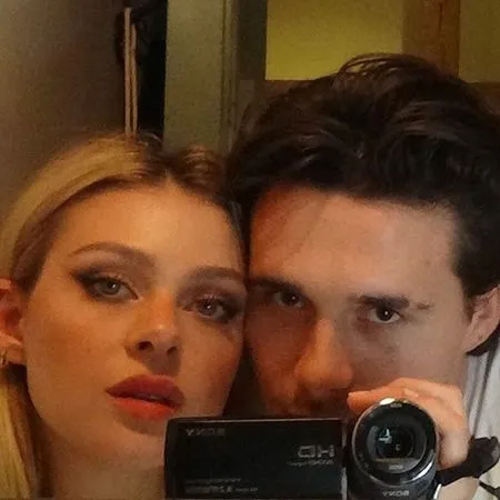 Weekly Hot Instagram: Brooklyn Beckham Panggil Nicola Peltz Istri - Chrissy Teigen Pamer Baby Bump