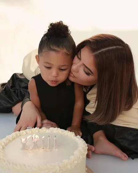 Weekly Hot Instagram: Ulang Tahun Kylie Jenner - Rumor Pernikahan Brooklyn Beckham