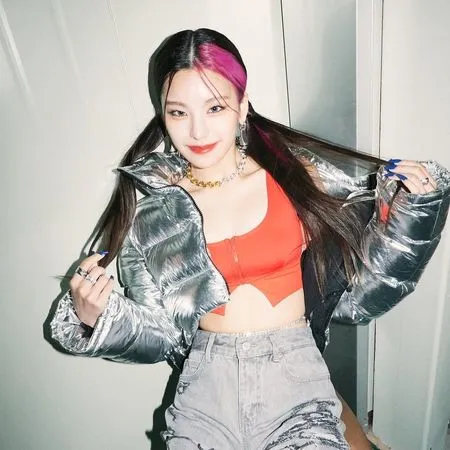 Young and Fresh, Intip Outfit Fashionable ITZY yang Keren dan Mewah!