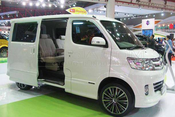  Dijual  Mobil  Bekas  Jakarta Barat Daihatsu Luxio  2014 