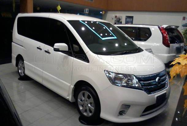 Dijual Mobil Bekas Bekasi - Nissan Serena 2014 Otosia.com