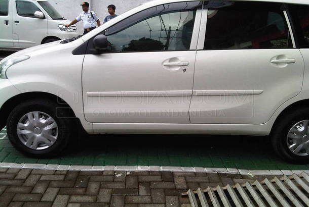 Dijual Mobil Bekas Malang - Daihatsu Xenia 2014 Otosia.com