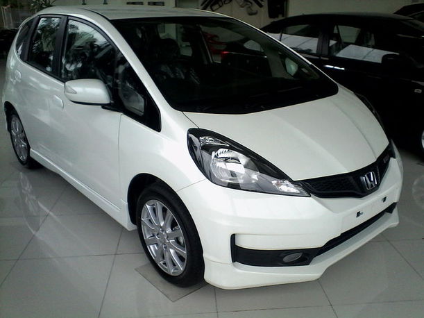 Dijual Mobil Bekas Surabaya - Honda Jazz 2014 Otosia.com