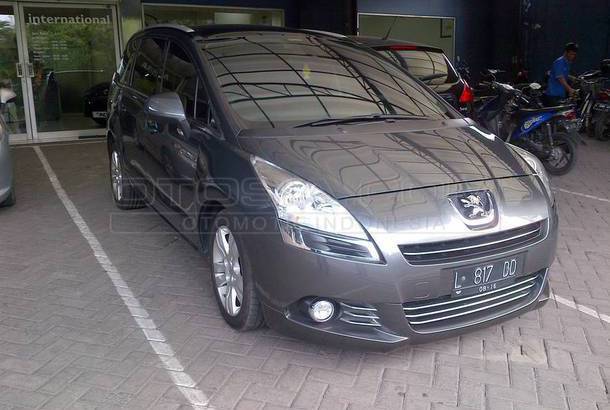 Dijual Mobil Bekas Surabaya - Peugeot 5008 2011