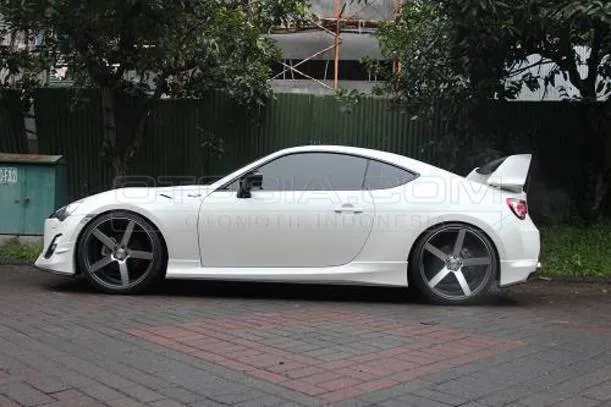 Dijual Mobil Bekas Surabaya - Toyota FT-86 2013