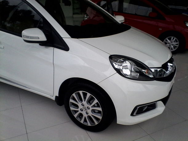 Dijual Mobil Bekas Surabaya - Honda Mobilio 2014