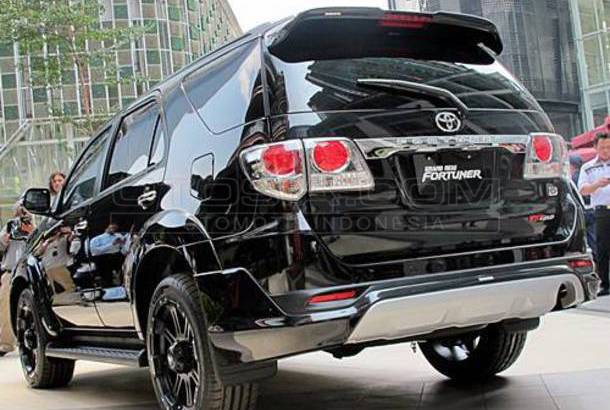  Dijual  Mobil  Bekas  Surabaya Toyota Fortuner  2014 