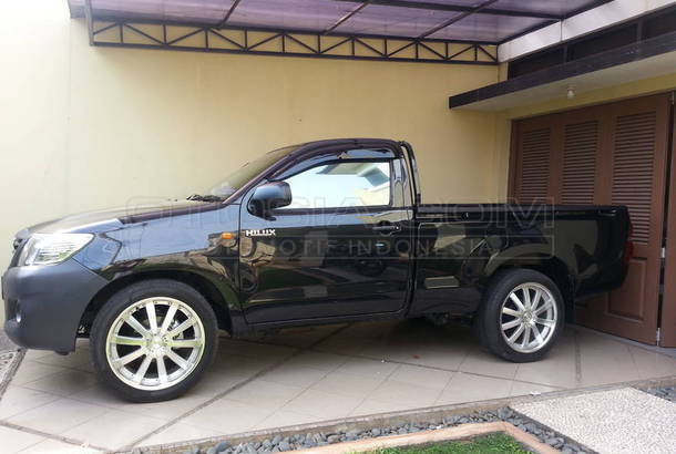 Dijual Mobil Bekas Semarang - Toyota Hilux 2014