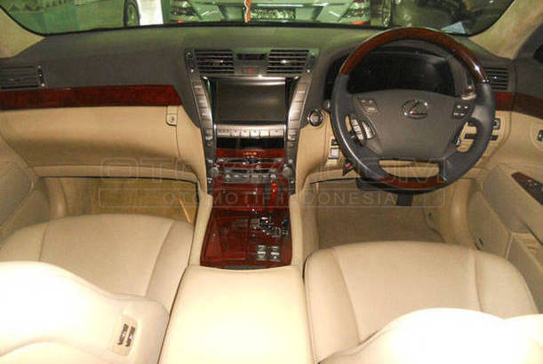 Dijual Mobil Bekas Jakarta Pusat - Lexus LS 2007 Otosia.com