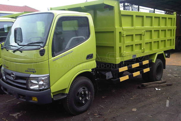 Dijual Mobil  Bekas Surabaya Hino Dutro  2014