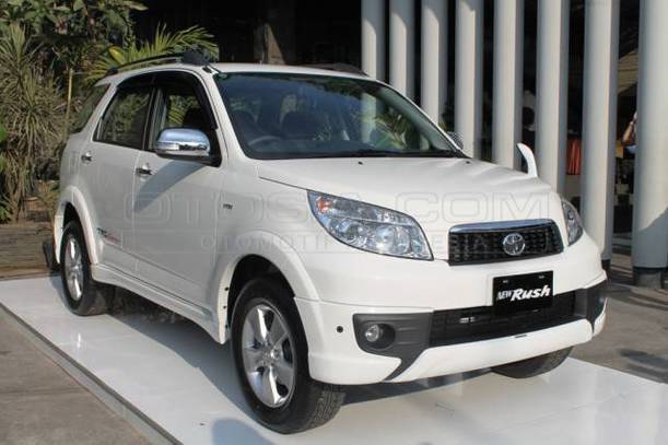 Dijual Mobil Bekas Surabaya Toyota Rush 2014 Otosia Com