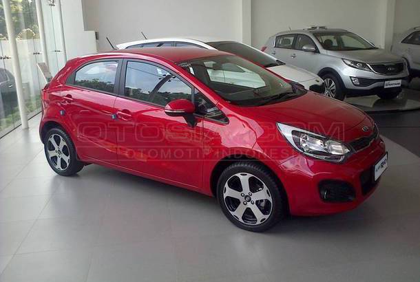 Dijual Mobil Bekas Depok - KIA Rio 2014