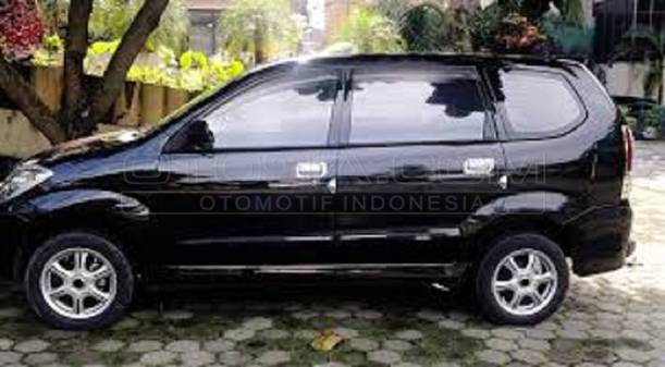 Dijual Mobil Bekas Malang - Daihatsu Xenia 2000