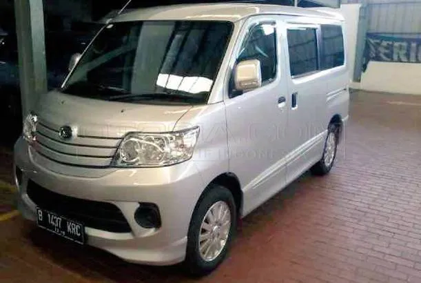 Dijual Mobil Bekas Bekasi Daihatsu Luxio 2015