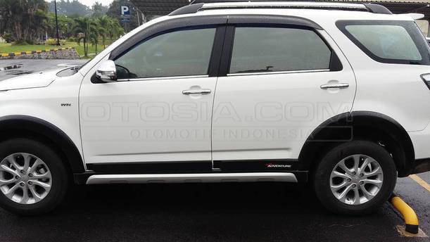 Jual Mobil Daihatsu Terios Adventure Bensin 2014 - Depok 