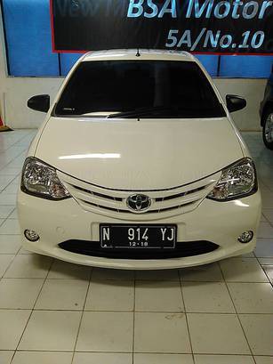 Dijual Mobil Bekas Surabaya - Toyota Etios Valco 2013 