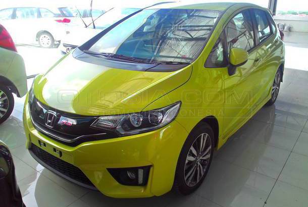 Dijual Mobil Bekas Surabaya - Honda Jazz 2015