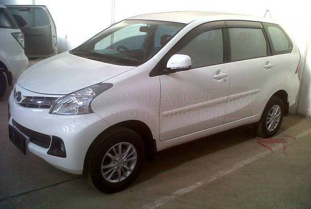 Dijual Mobil Bekas Malang - Daihatsu Xenia 2015