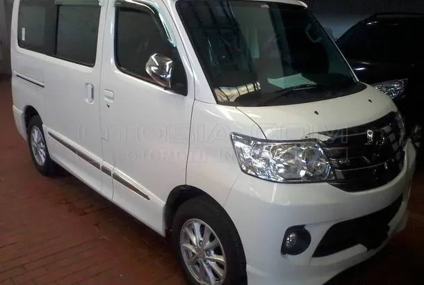 Dijual Mobil Bekas Bekasi Daihatsu Luxio 2015