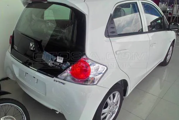 Dijual Mobil Bekas Surabaya - Honda Brio, 2015