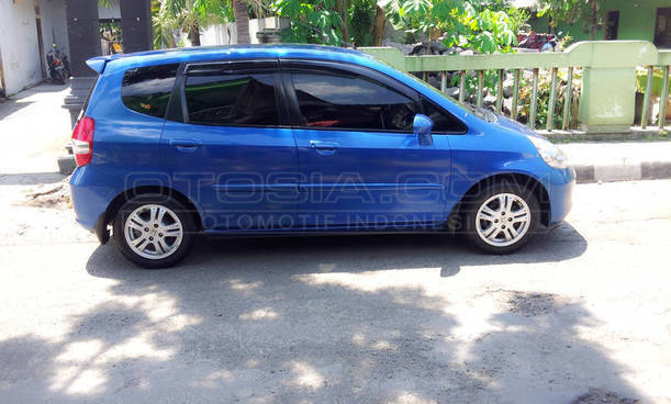 Dijual Mobil Bekas Solo - Honda Jazz 2005