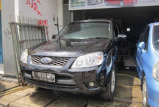 Dijual Mobil Bekas Tangerang - Ford Escape 2011