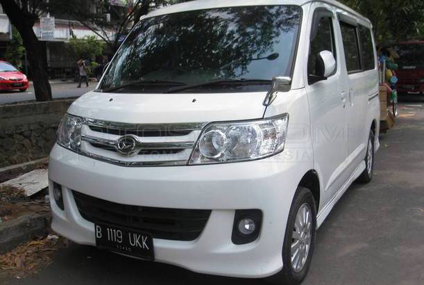 Dijual Mobil Bekas Banjarmasin - Daihatsu Luxio 2010