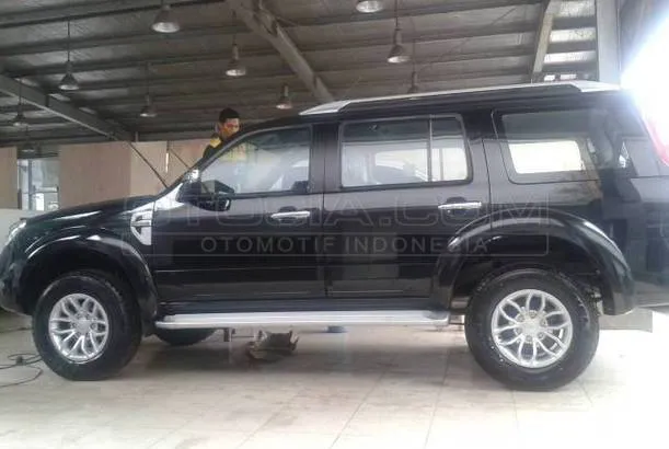 Dijual Mobil Bekas Jakarta Timur - Ford New Everest 2.5L, 2014