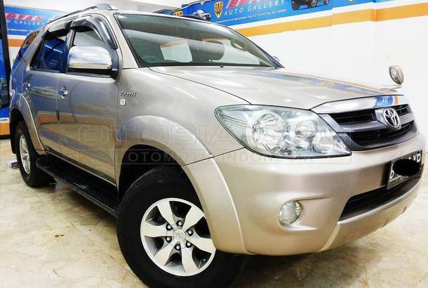 Dijual Mobil Bekas Jakarta Selatan - Toyota Fortuner, 2005 