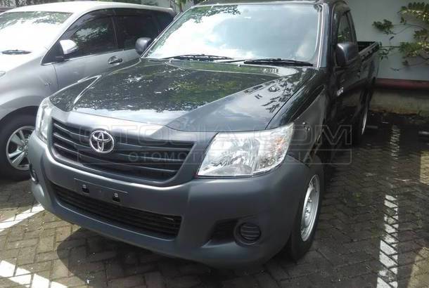 Dijual Mobil Bekas Tangerang - Toyota Hilux 2015 Otosia.com