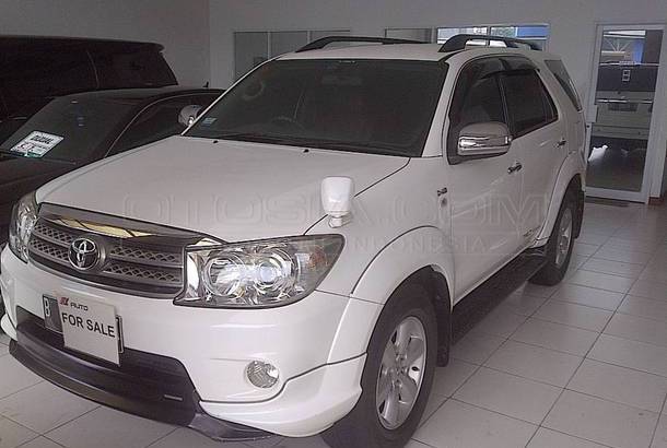 Dijual Mobil Bekas Tangerang - Toyota Fortuner, 2010