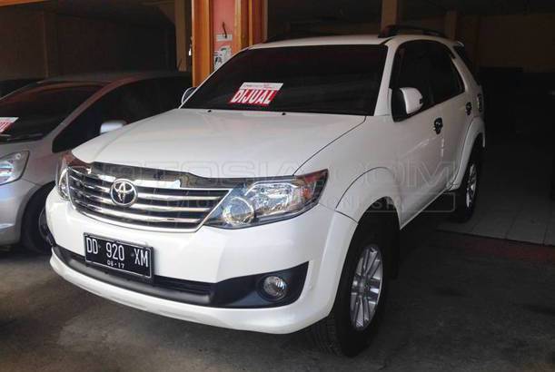 Dijual Mobil Bekas Makassar - Toyota Fortuner, 2012