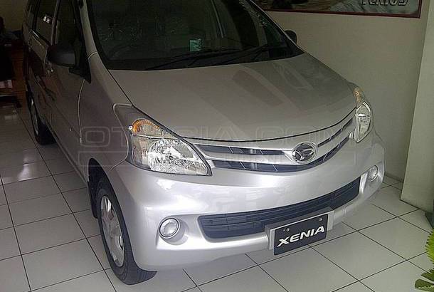 Dijual Mobil Bekas Solo - Daihatsu Xenia 2015 Otosia.com