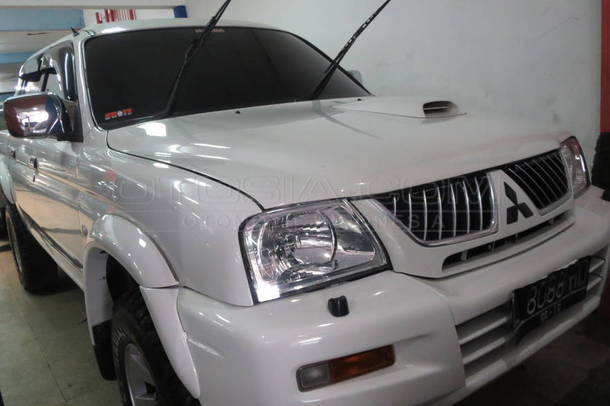 Dijual Mobil Bekas Surabaya - Mitsubishi Strada 2005