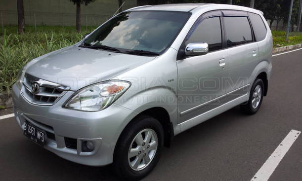 Dijual Mobil  Bekas  Denpasar  Toyota Avanza  2010