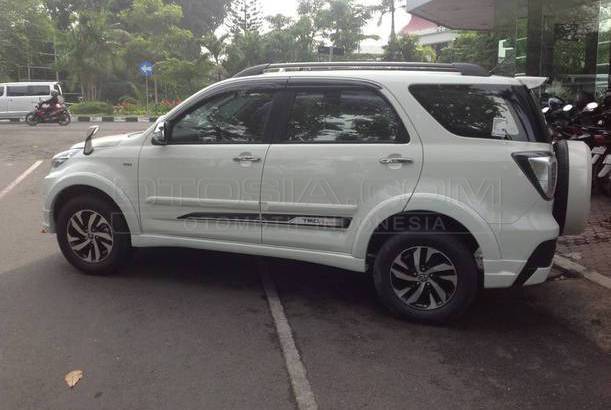 Dijual Mobil Bekas Surabaya - Toyota Rush 2015