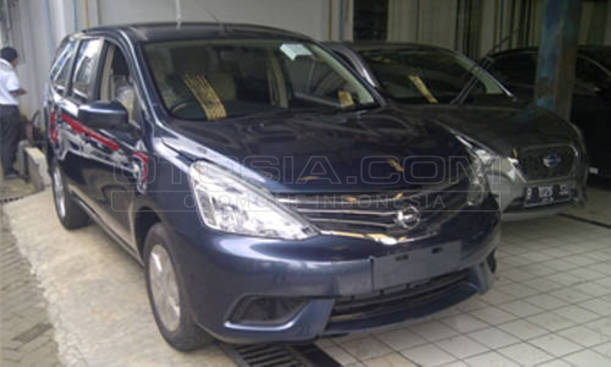Dijual Mobil Bekas Tangerang - Nissan Grand Livina 2015