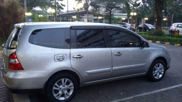 Dijual Mobil Bekas Bekasi - Nissan Grand Livina, 2011